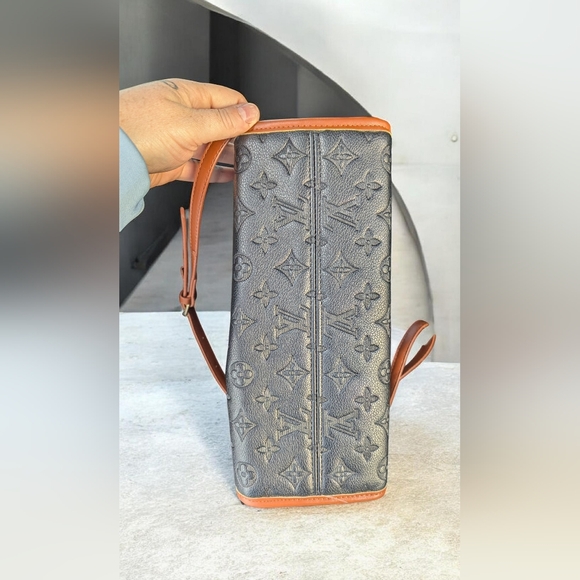 Designer Inspired Tote - Picture 2 of 3